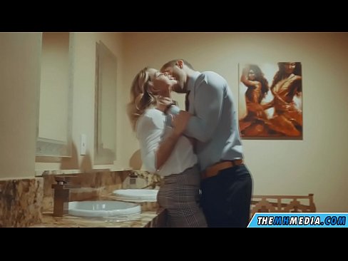 ❤️ Uma blonde obugaxayo ekuyenga endlini yangasese yomphakathi Izocansi ezinkulu ku-zu.pornolemon.ru ❤